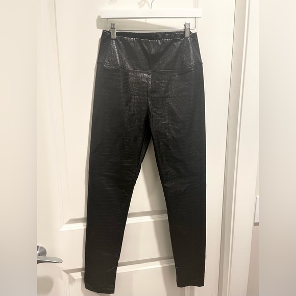 7 For All Mankind - Vegan Faux Crocodile Embossed Stretch Pants - Black - Medium - Picture 2 of 8
